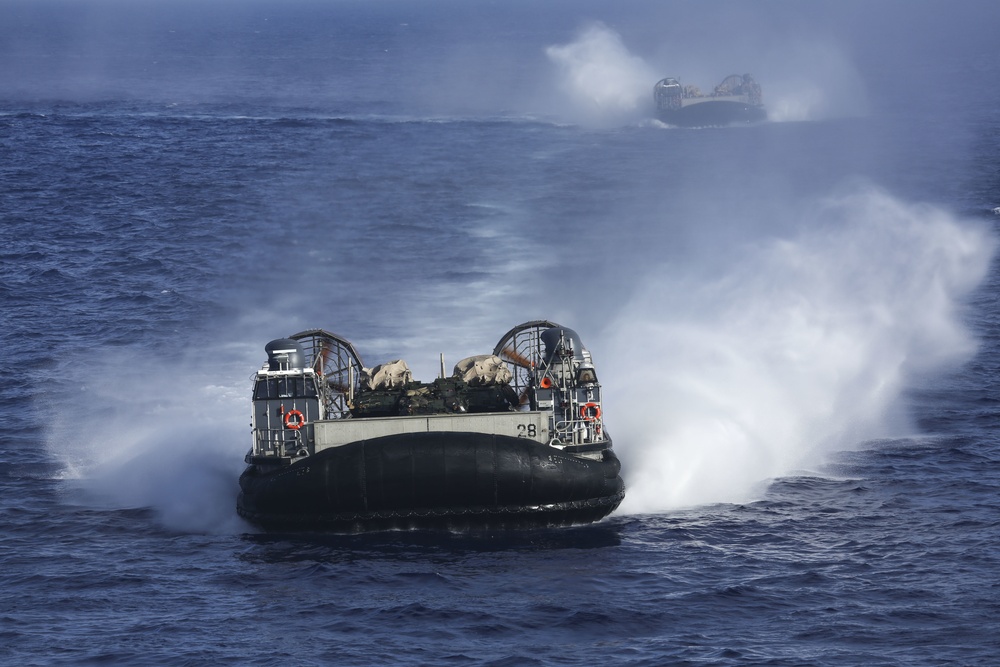 22nd MEU Marines, Wasp Sailors, conduct LCAC operations