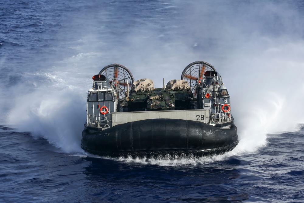 22nd MEU Marines, Wasp Sailors, conduct LCAC operations