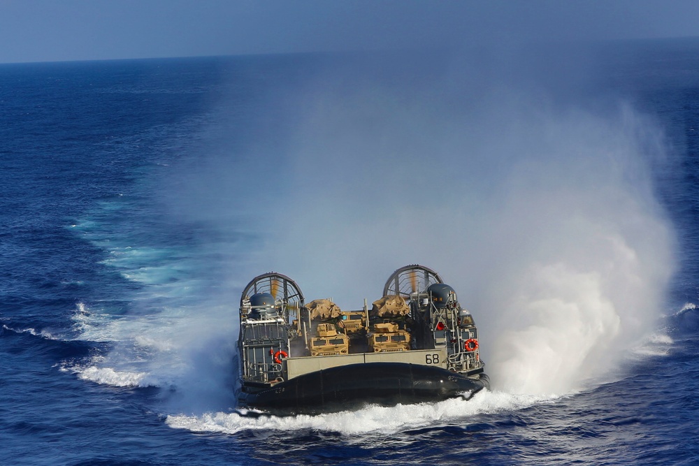 22nd MEU Marines, Wasp Sailors, conduct LCAC operations