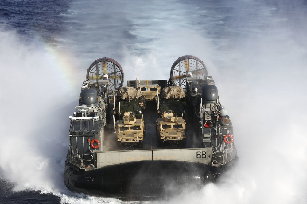 22nd MEU Marines, Wasp Sailors, conduct LCAC operations