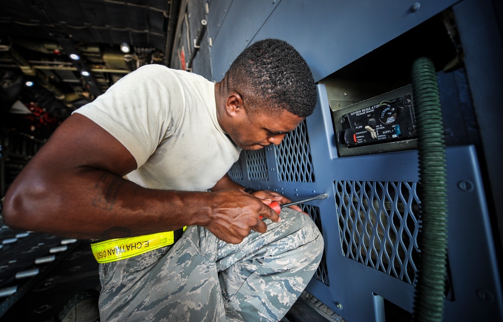 15th AMU Airmen keep the props turning