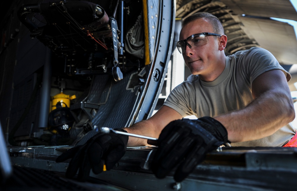 15th AMU Airmen keep the props turning