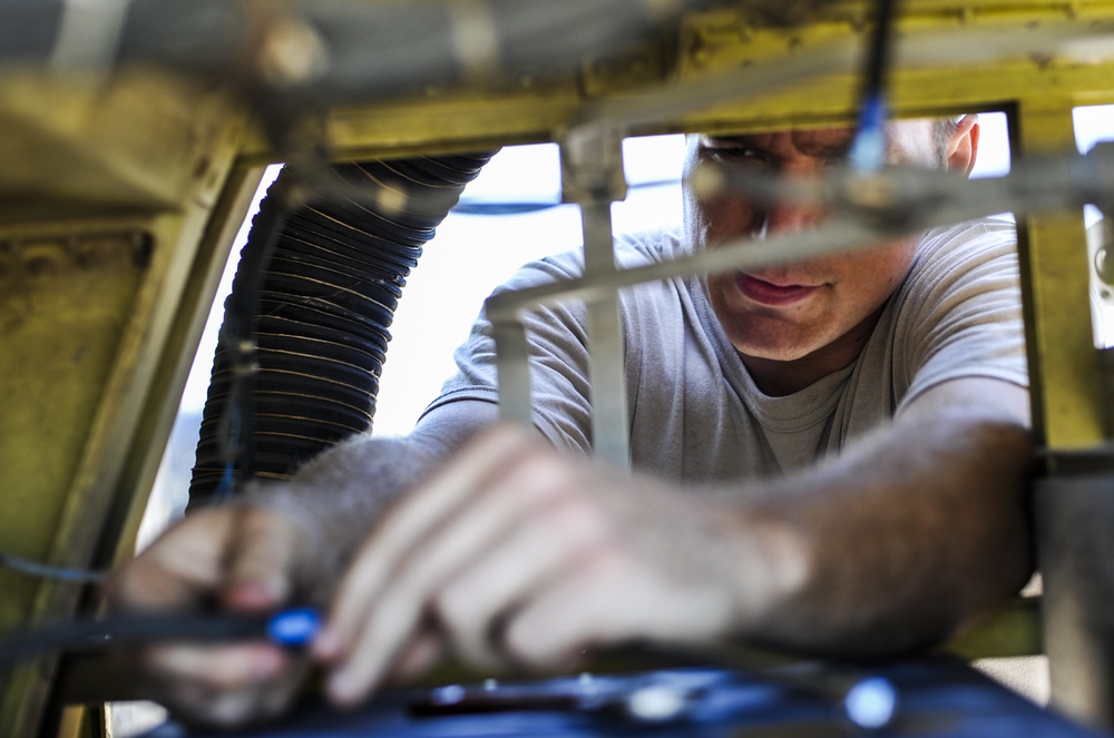 15th AMU Airmen keep the props turning