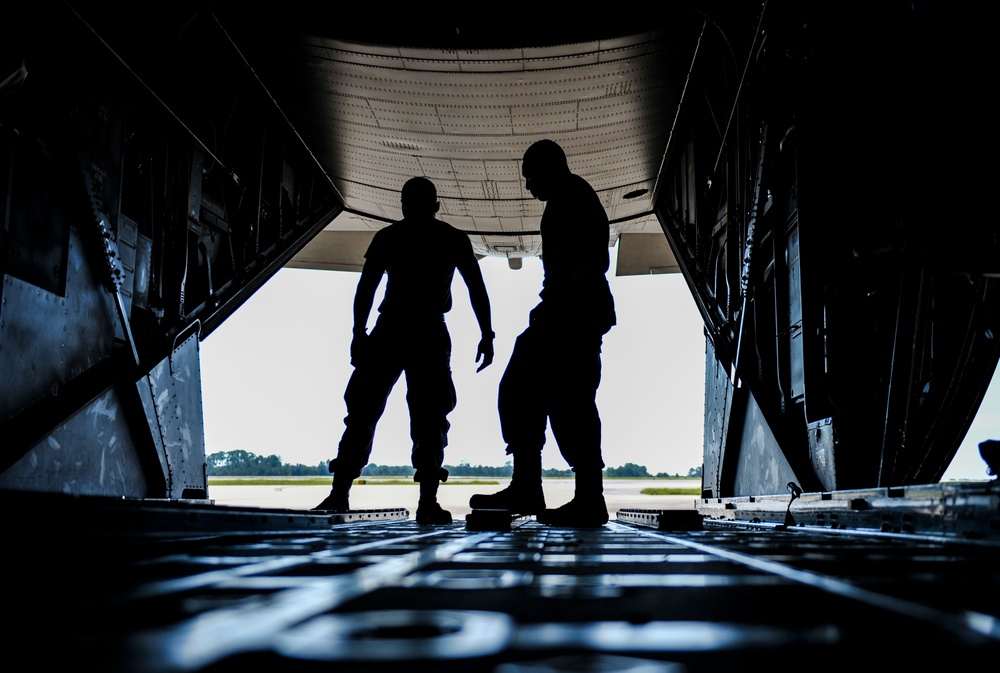 15th AMU Airmen keep the props turning