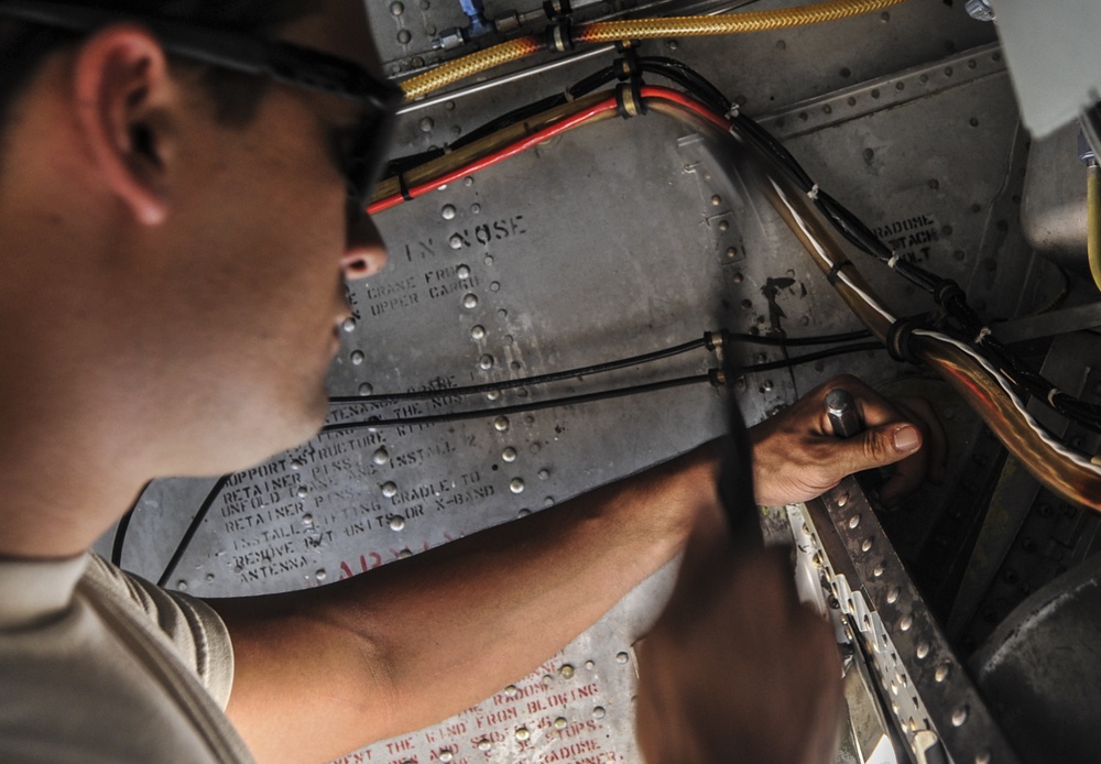 15th AMU Airmen keep the props turning