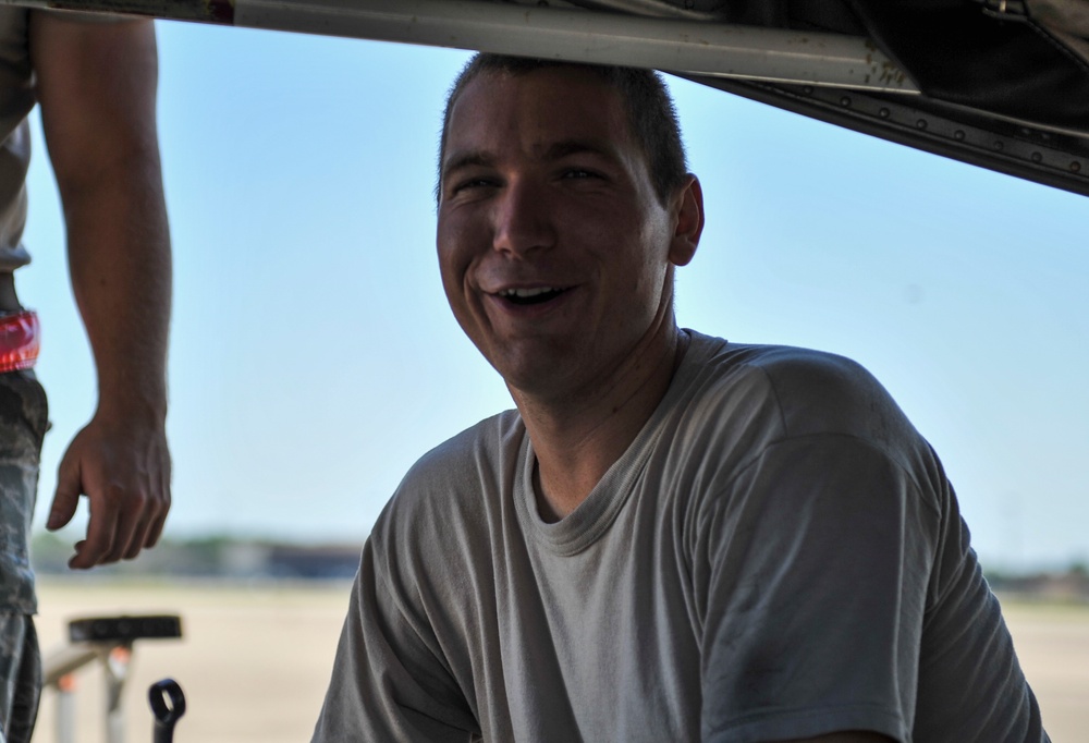 15th AMU Airmen keep the props turning