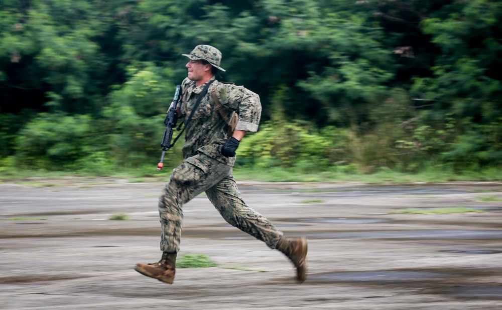 Valiant Shield 16: Kilo 3/3 Marines Conduct Airfield Seizure