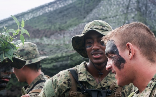 Valiant Shield 16: Kilo 3/3 Marines Conduct Airfield Seizure