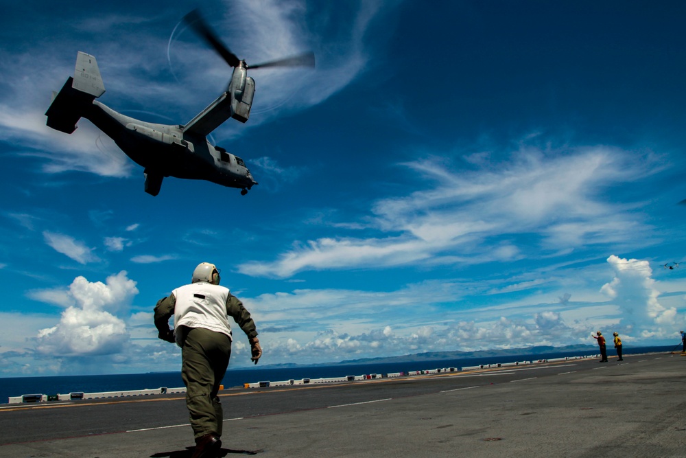 Ospreys take flight during VS 16