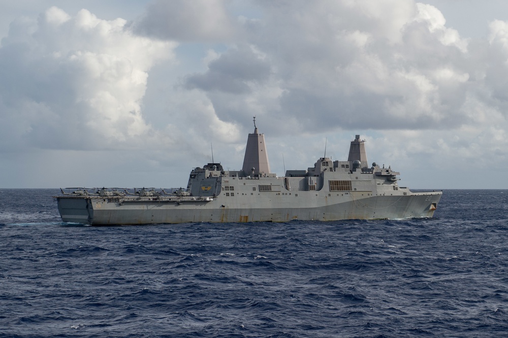 Carrier Strike Group Five and Expeditionary Strike Group Seven Valiant Shield 2016 PHOTOEX Formation