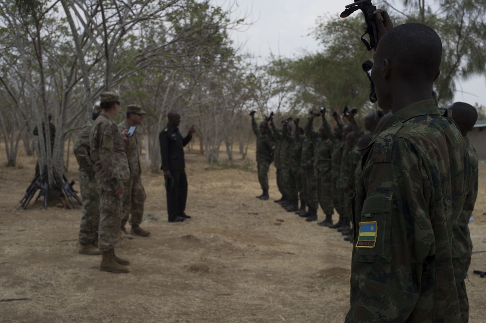 U.S. Army turns Rwandan soldiers into lifesavers