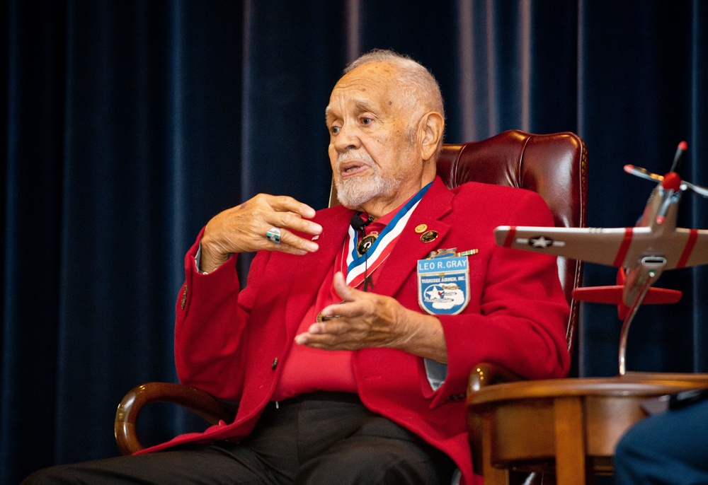 Tuskegee Airman Addresses ACSC