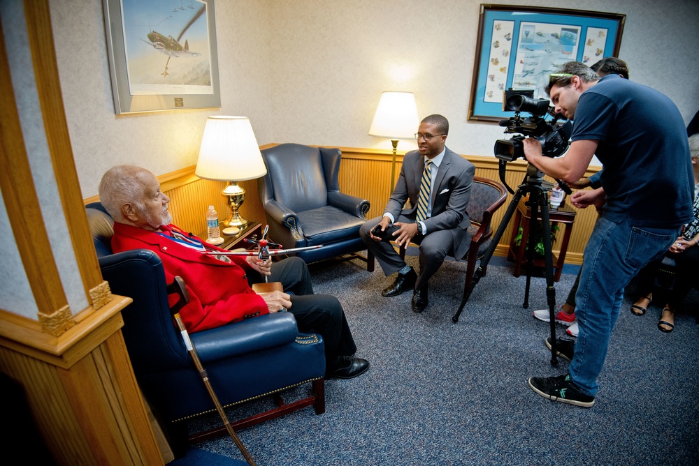 Tuskegee Airman Addresses ACSC