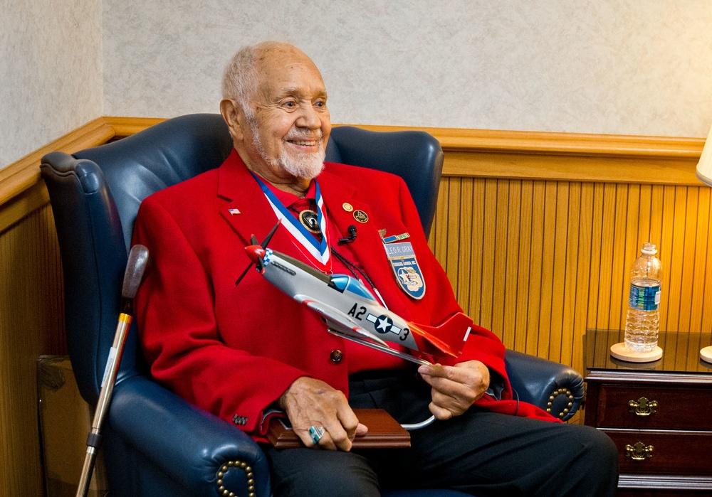 Tuskegee Airman Addresses ACSC