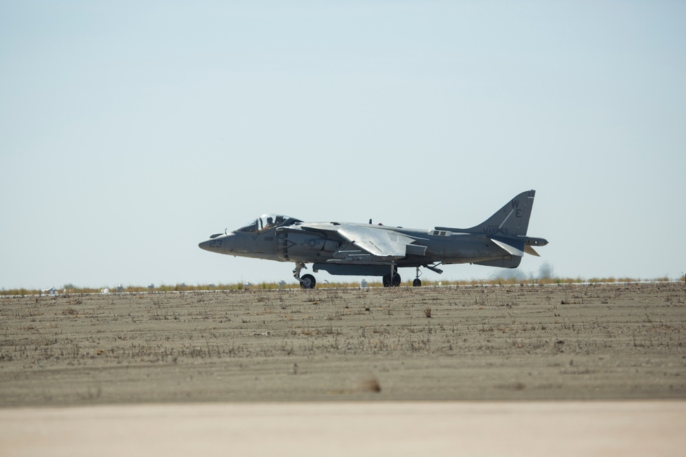 Harrier demonstrates capabilities during 2016 MCAS Miramar Air Show