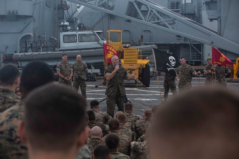 31st MEU commanding officer and sergeant major speak aboard USS Germantown
