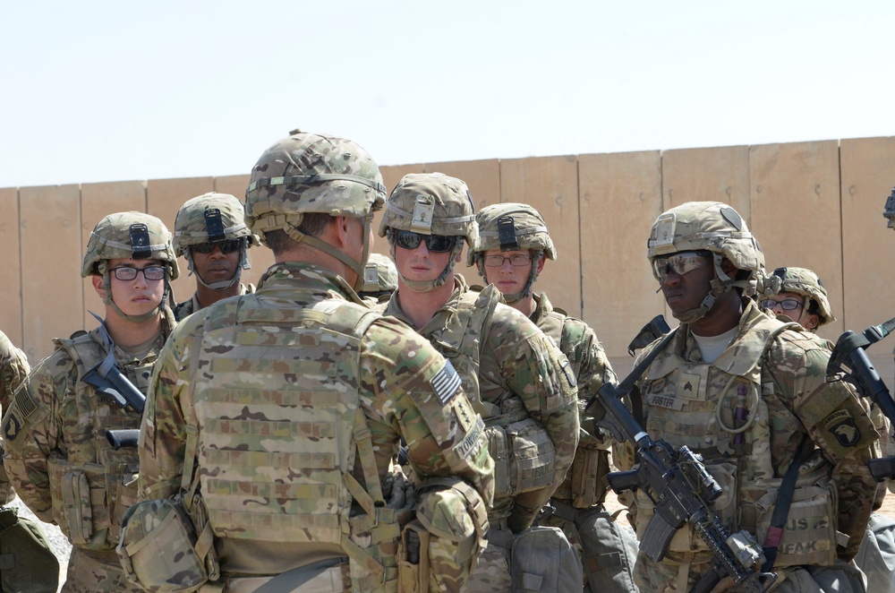Commander briefs troops on Critical Mission to Defeat ISIS