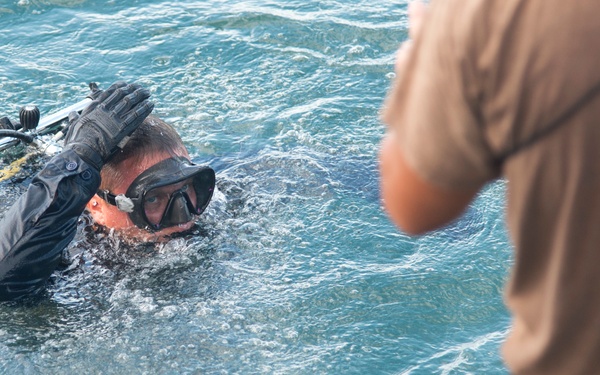 MDSU 2 Divers Conduct AT/FP Training Dive (5 of 5)