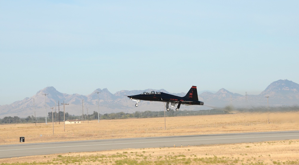 U-2 Dragon Lady Returns to Beale Skies