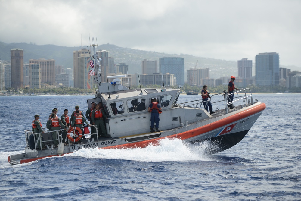 Coast Guard conducts training with Honolulu Police Department