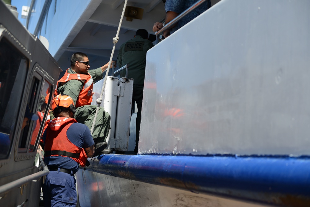 Coast Guard conducts training with Honolulu Police Department