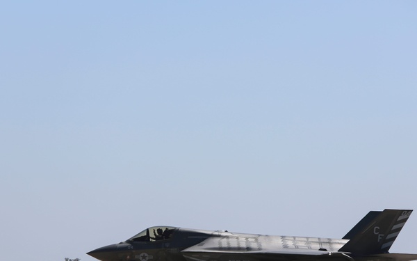 F-35 demonstrates capabilities during 2016 MCAS Miramar Air Show
