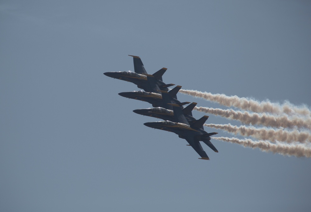 Blue Angels steal show during 2016 MCAS Miramar Air Show