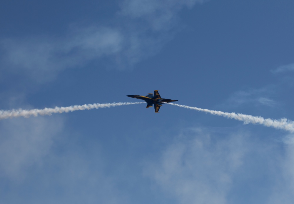 Blue Angels steal show during 2016 MCAS Miramar Air Show