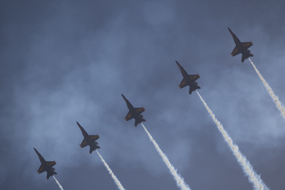 Blue Angels steal show during 2016 MCAS Miramar Air Show