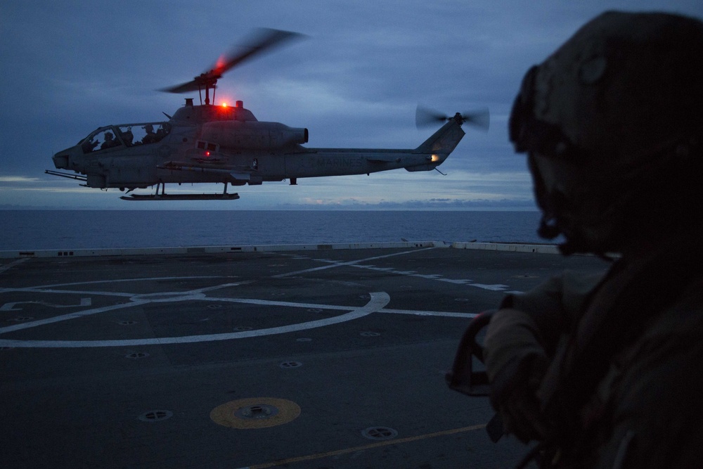 Super Cobra lands on USS Green Bay