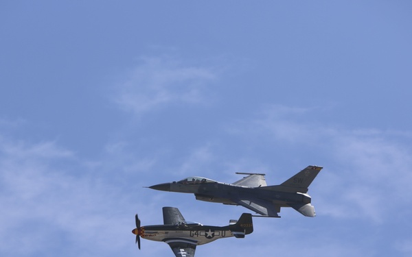 F-16 Viper shows off at 2016 MCAS Miramar Air Show