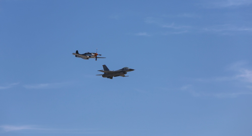 F-16 Viper shows off at 2016 MCAS Miramar Air Show