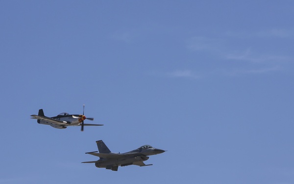 F-16 Viper shows off at 2016 MCAS Miramar Air Show