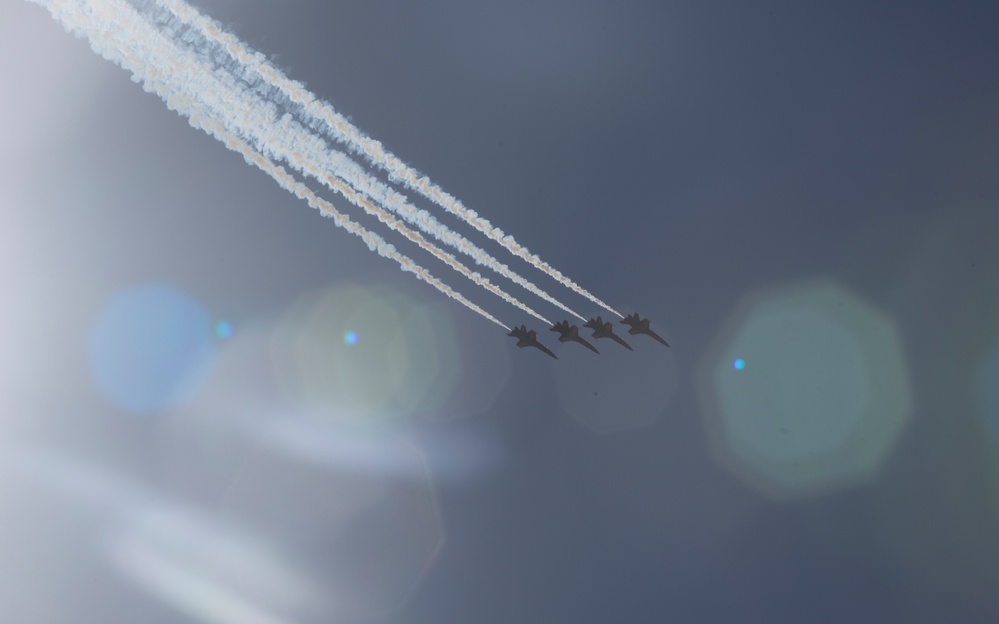 Blue Angels steal show during 2016 MCAS Miramar Air Show