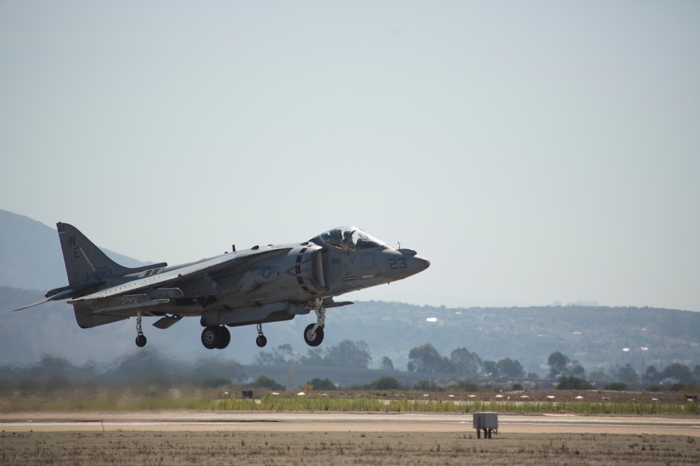 Harrier demonstrates capabilities during 2016 MCAS Miramar Air Show