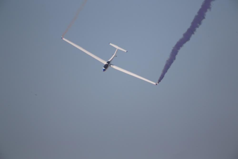 ‘Sailplane Magic’ performs at 2016 MCAS Miramar Air Show