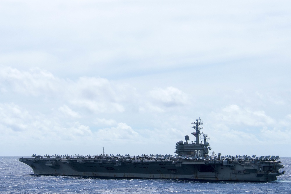 Carrier Strike Group Five and Expedionary Strike Group Seven concludes Exercise Valiant Shield 2016 with a photo exercise