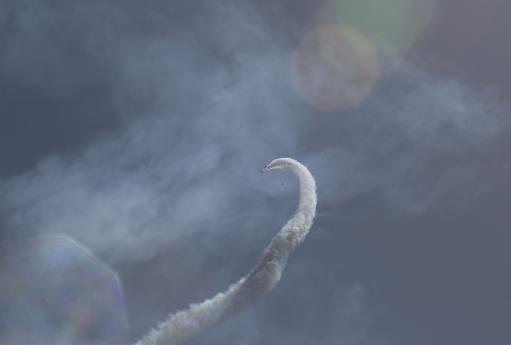 Blue Angels steal show during 2016 MCAS Miramar Air Show