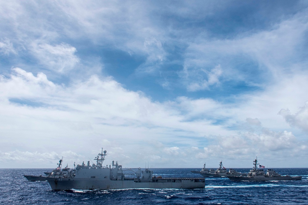 Carrier Strike Group Five and Expedionary Strike Group Seven concludes Exercise Valiant Shield 2016 with a photo exercise