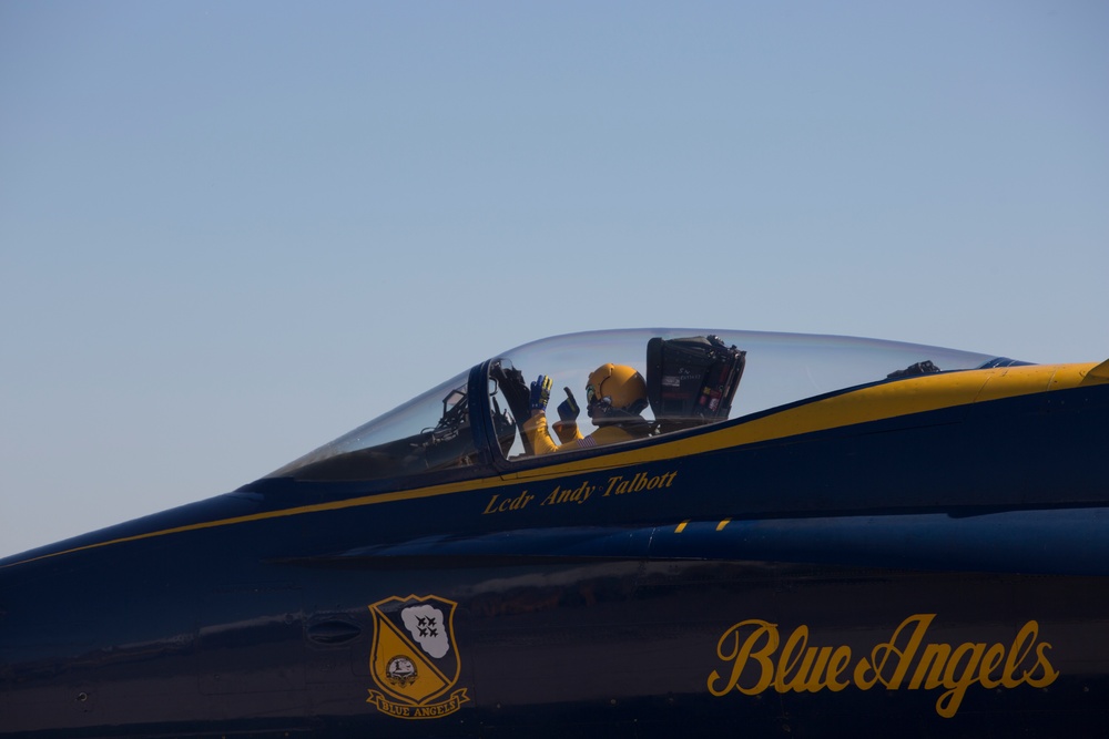 Blue Angels steal show during 2016 MCAS Miramar Air Show