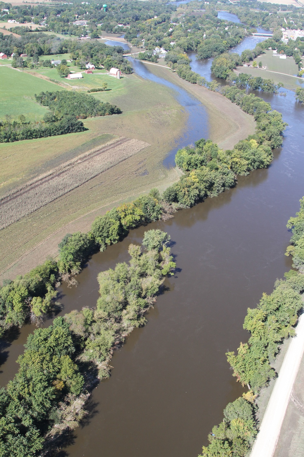 Branstad, Reynolds and Orr travel to northeast Iowa to visit areas affected by 2016 Cedar River flooding.