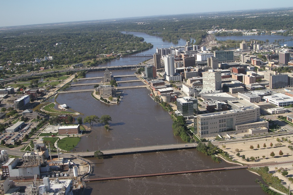 Branstad, Reynolds and Orr travel to northeast Iowa to visit areas affected by 2016 Cedar River flooding.