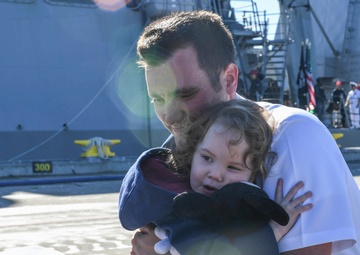 USS Sampson (DDG 102) homeports at Naval Station Everett
