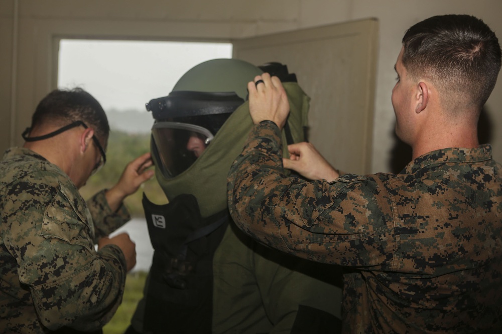 EOD Marines practice IED drills