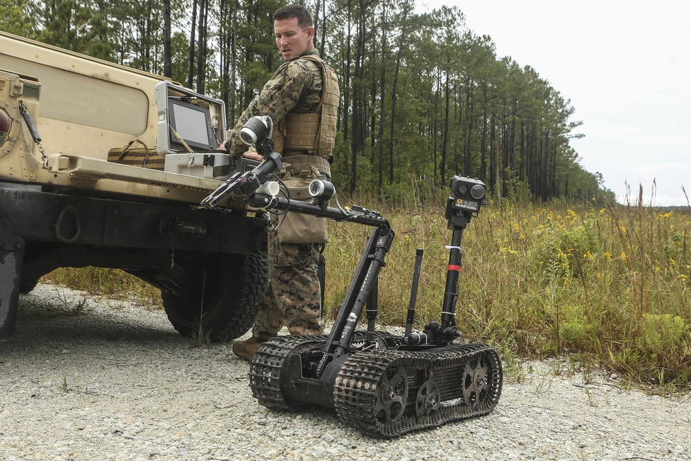 EOD Marines practice IED drills