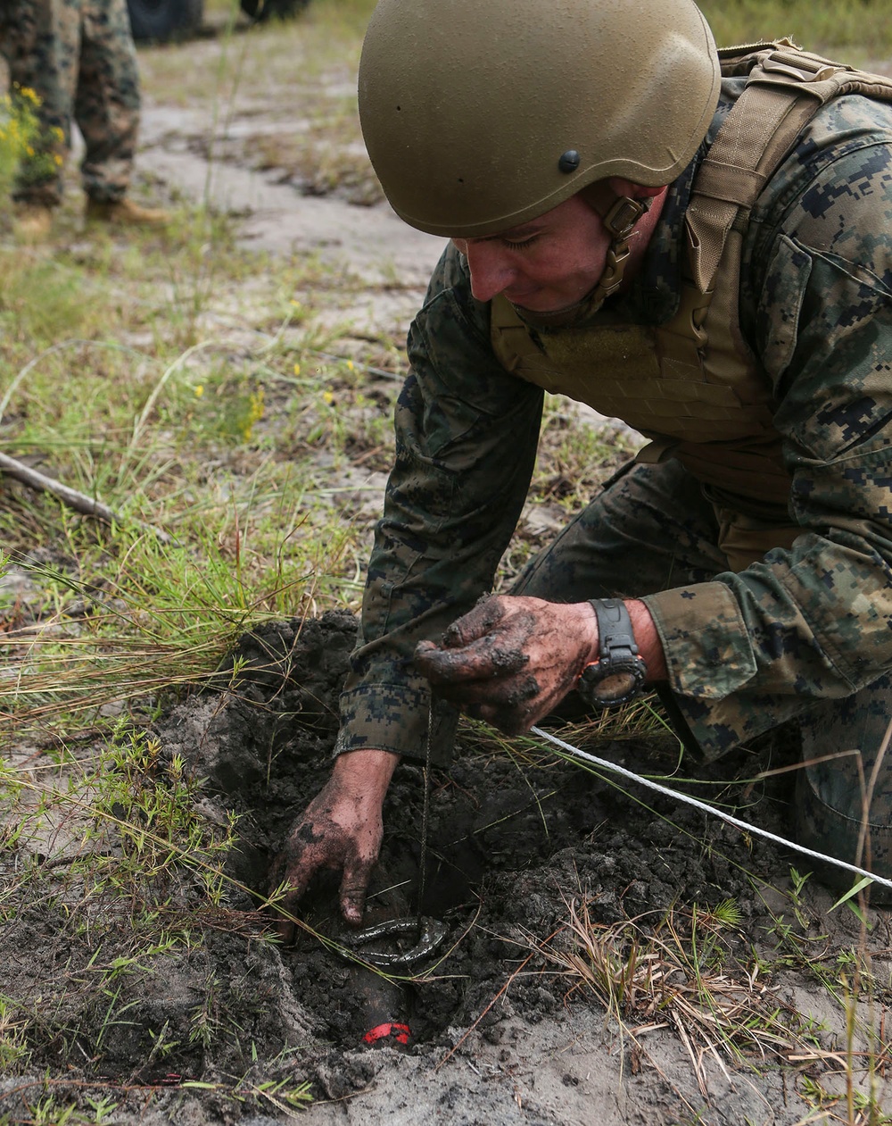 EOD Marines practice IED drills