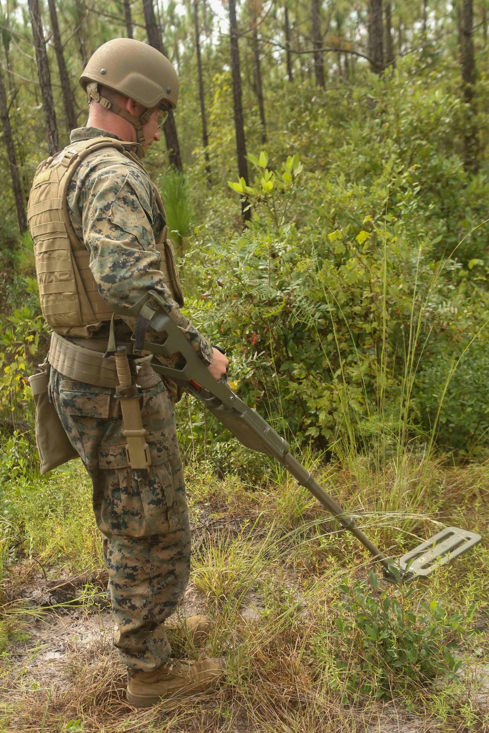 Marines with 8th ESB EOD conduct training