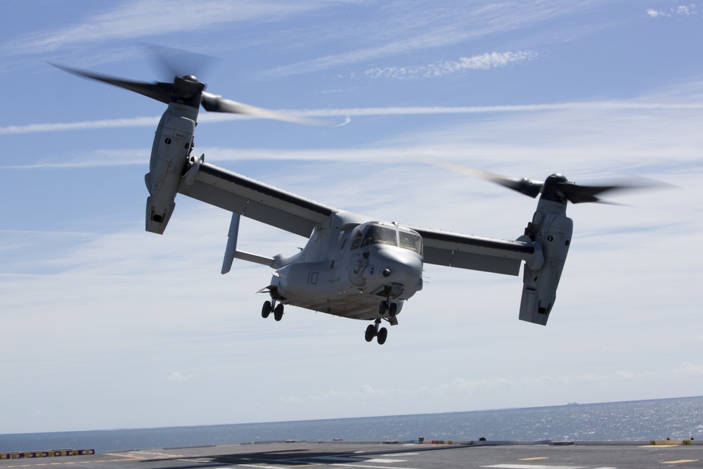 Crisis Response Marines conduct deck qualifications aboard Spanish assault ship