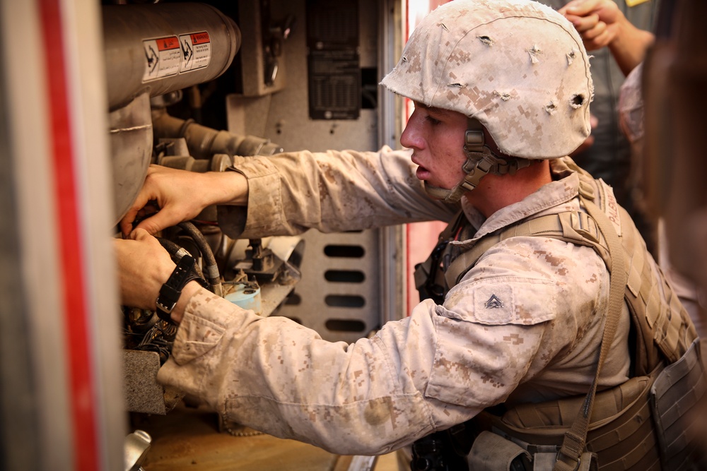 Marine engineers assist Iraqis