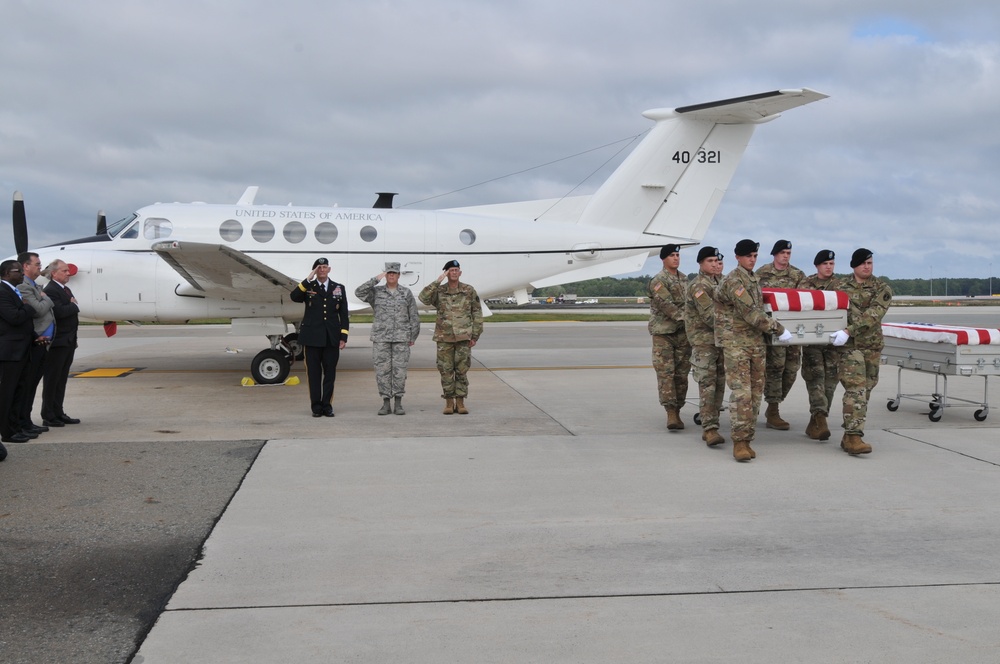 Army Reserve Aviation Command Assists in the Transfer of Remains of Soldiers from the Mexican-American War